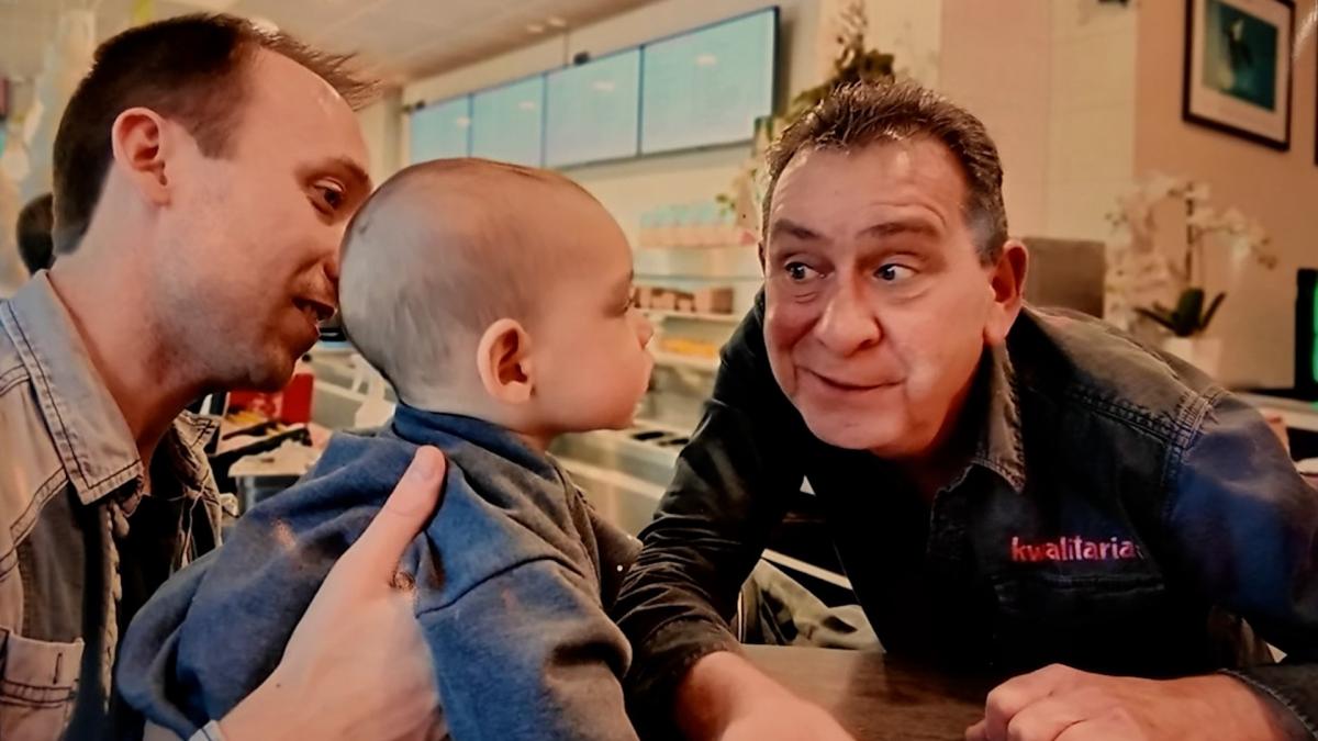 Afscheid met bittergarnituur: Uithoorn herdenkt geliefde snackbarhouder Joop Vet