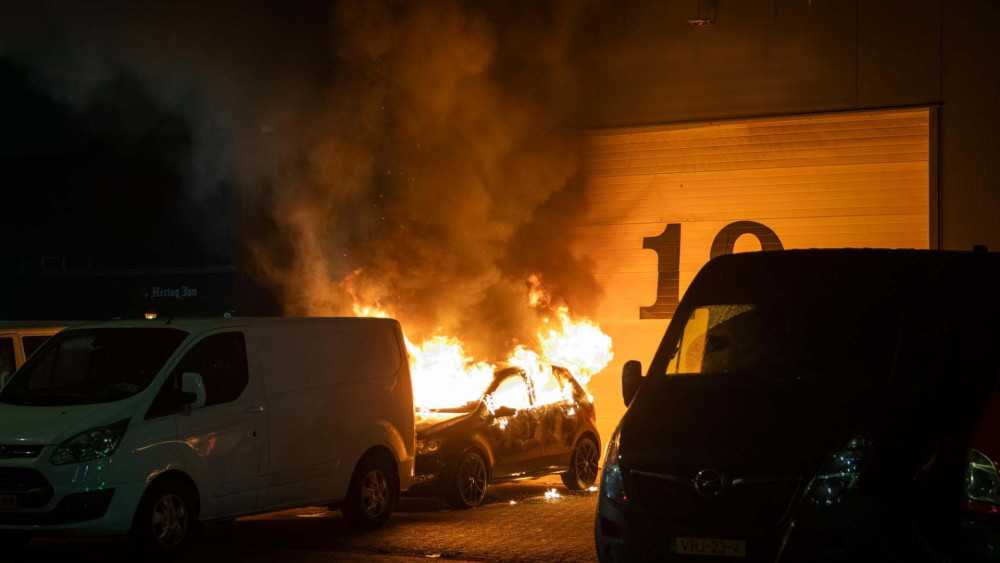 Car completely burned out in Zwanenburg, police investigate arson