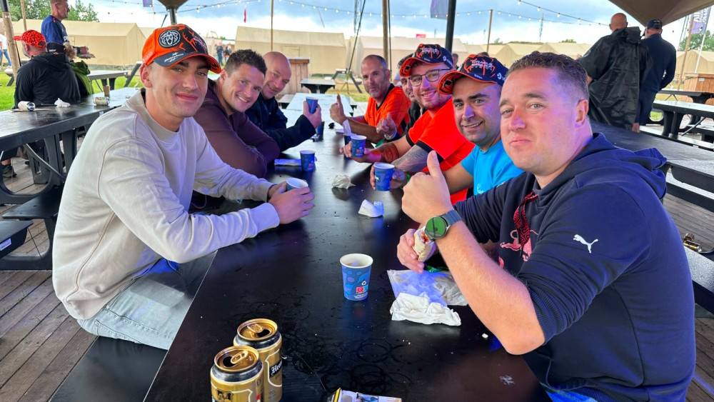Hangovers and lots of coffee at the campsite next to the circuit: "Vomited in the tent"