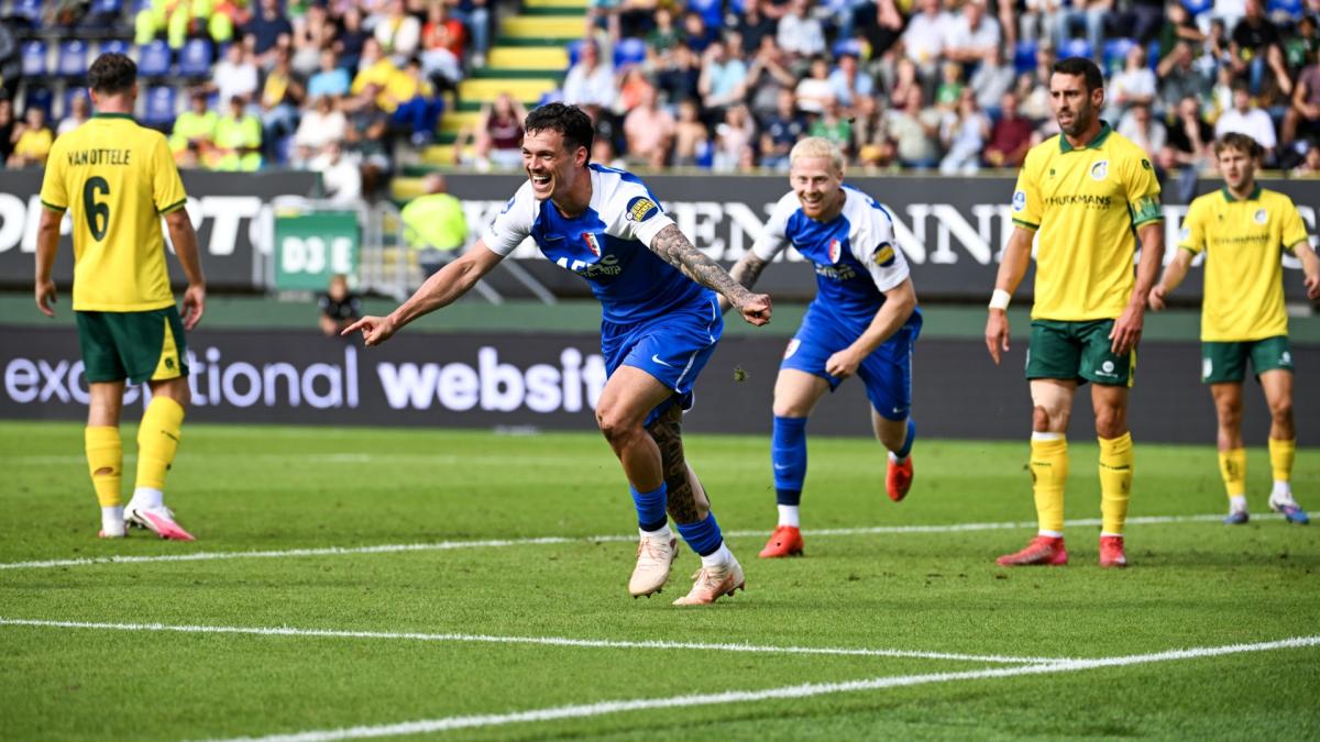 ?? AZ neemt de leiding tegen tiental Fortuna • Hornkamp en Stengs maken het verschil