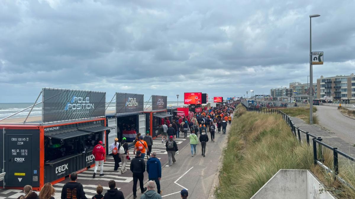 ?? Kleine kans op bui tijdens race • Formule 1-fans genieten in Zandvoort