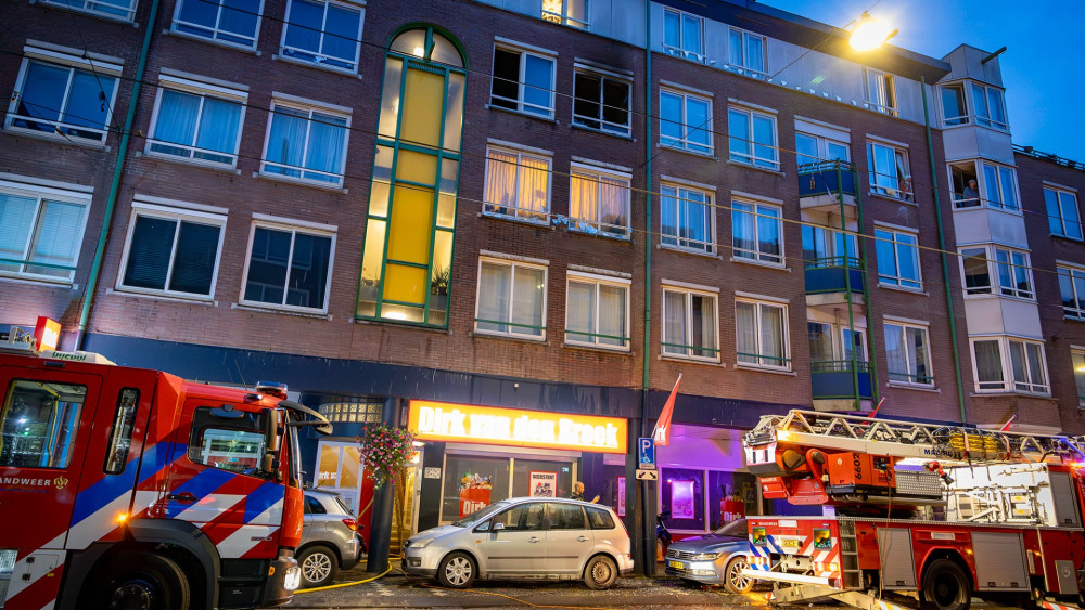 Out-of-control fire destroys apartment in Staatsliedenbuurt