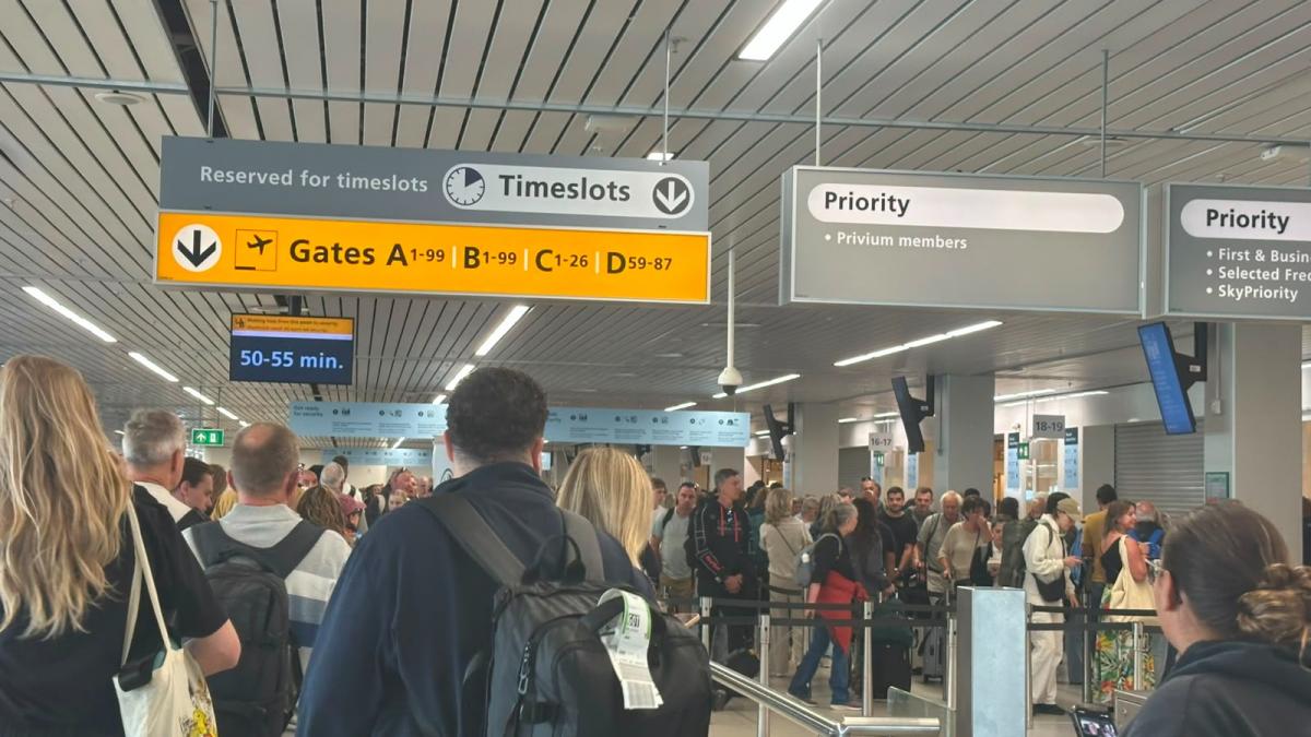 Vertraging op Schiphol door staking beveiligers, meer acties op komst
