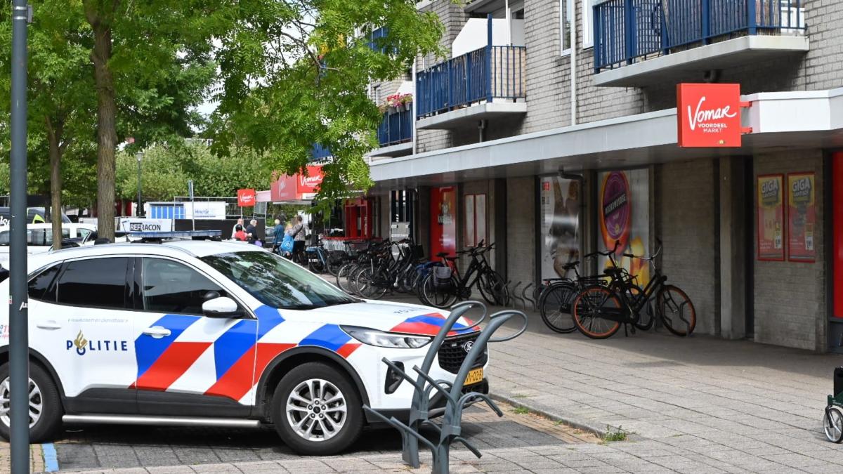 Supermarkt overvallen door man met mes, dader zonder buit gevlucht