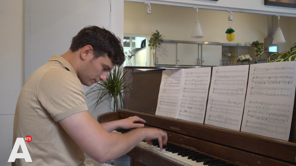 From community center to Concertgebouw: pianist Umut Demirtaş (25) sees his dream come true