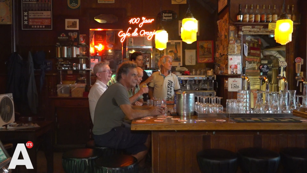 Drinking beers at café De Oranjerie for a century: "Everyone just feels very welcome"