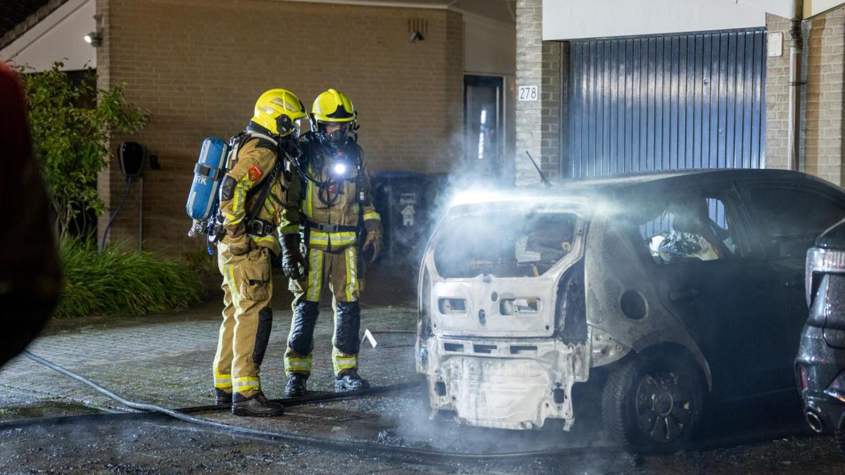 Man met bivakmuts gezocht na brandstichting Velserbroek