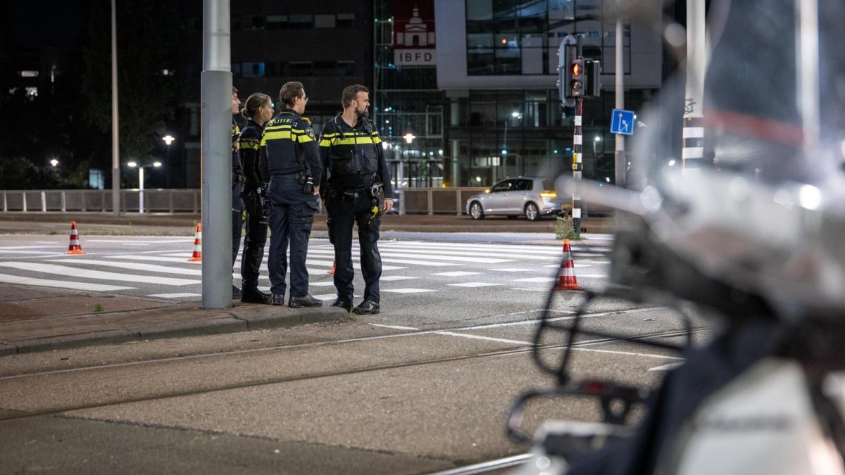Twee zwaargewonden na verkeersongeluk in Amsterdam-Oost