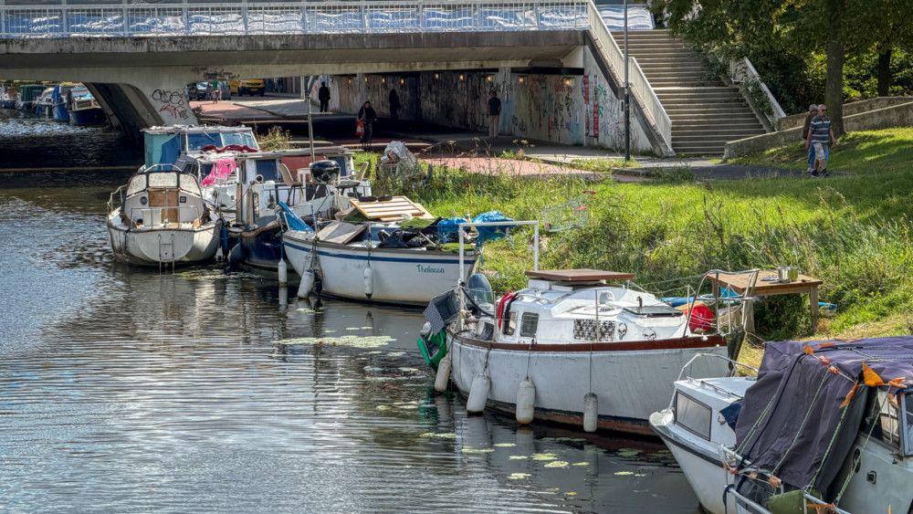 Dozens living illegally on boats in Erasmusgracht without water or electricity