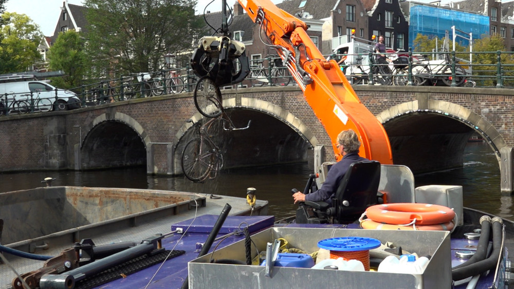 Dredging for a safe City Swim: "You can now walk on the bottom without getting hurt"