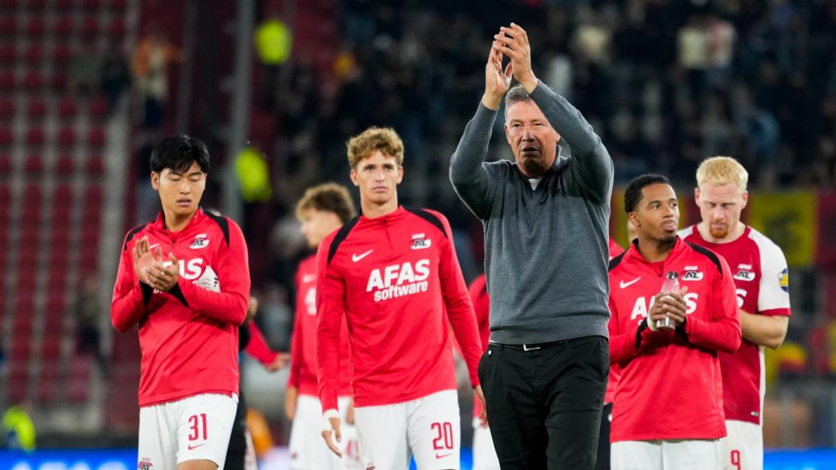 Met meer ervaren spelers richt koploper AZ zich op topklassering: 