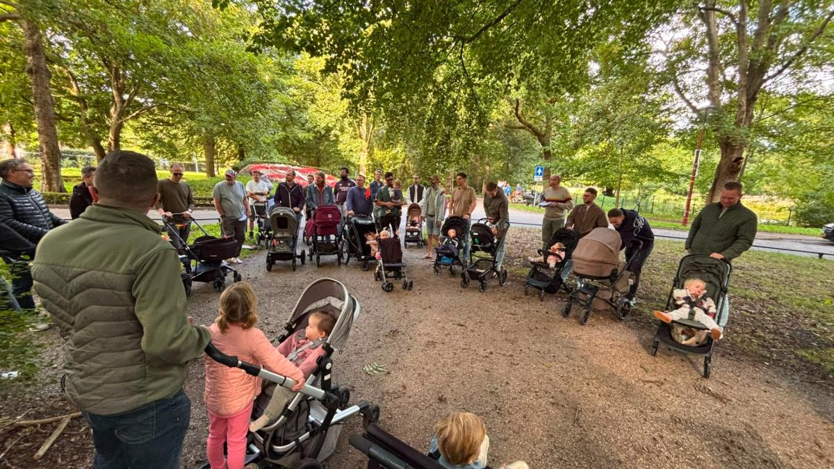 'Walking Dads' veroveren de straten van Alkmaar