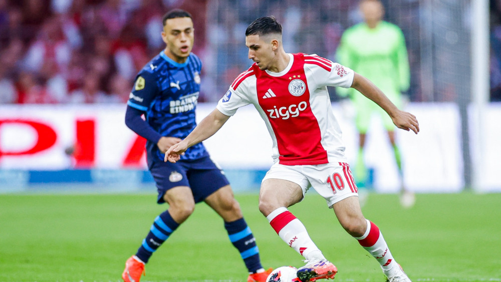 🔴 Ajax knokt zich naar gelijkmaker tegen PSV • Tolu is opnieuw belangrijk Home