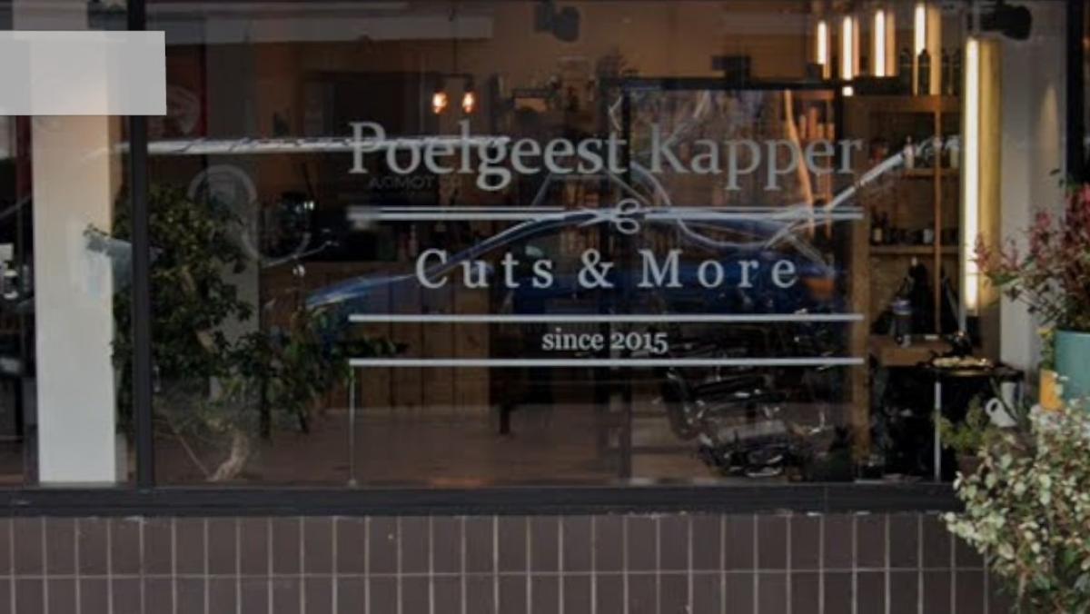Pokémon-kaarten buitgemaakt bij inbraak in kapsalon Zwanenburg