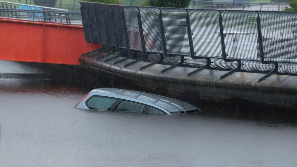 Another car ends up in water near Cruquius shopping center