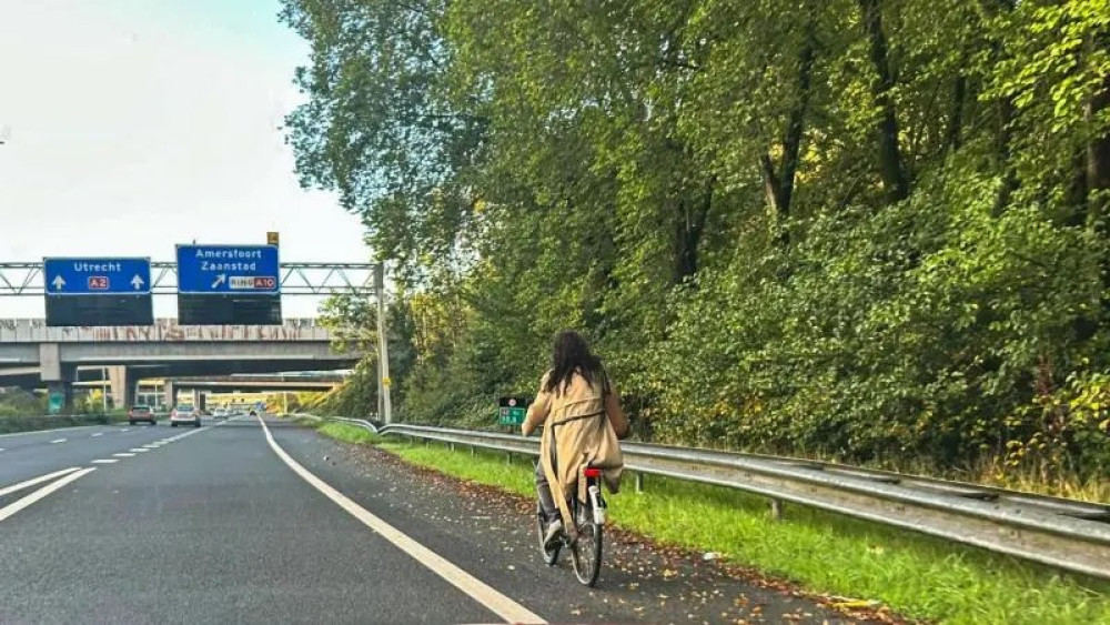 🔴 Liveblog ov-staking: verdwaalde fietser op de A2 bij Amsterdam gespot
