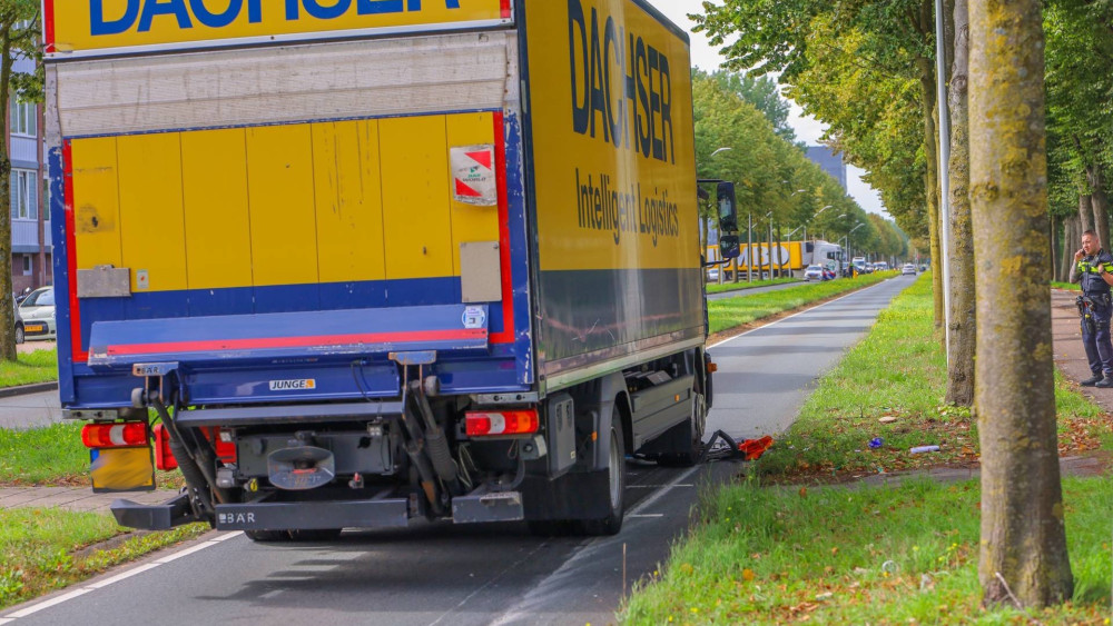 Cyclist injured in collision with truck on Ookmeerweg