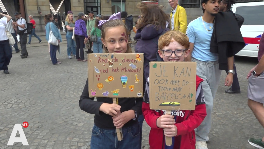 Young and old joined climate march: "Urgency is high after a summer of disasters"