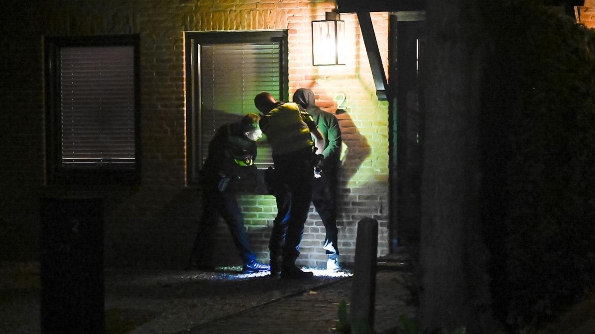 Twee personen aangehouden na woningoverval in Bergen