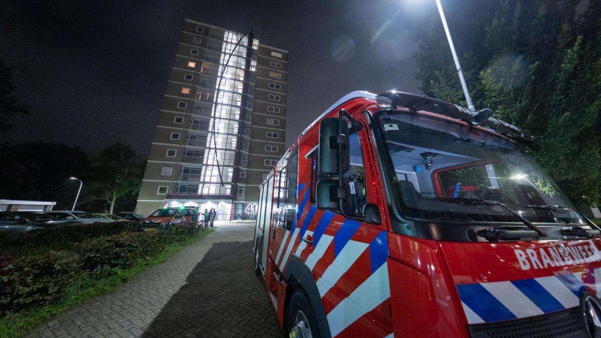 Groot alarm om koolmonoxide in Haarlemse flat, brandweer controleert één voor één alle huizen