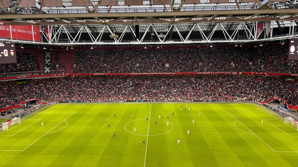 Willem II fans to receive free hamburgers from Ajax supporters tonight