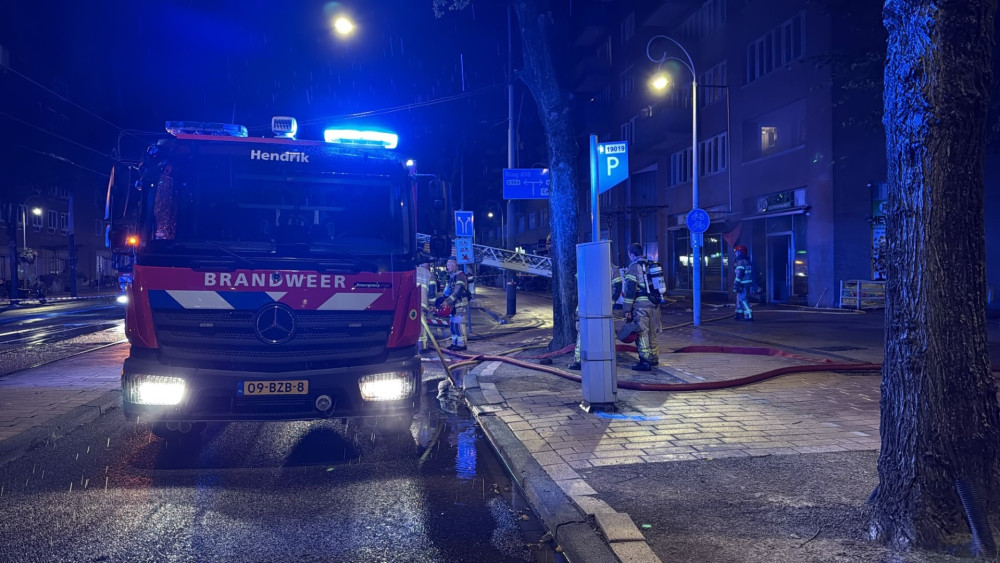 🔴 Grote brand in supermarkt Amsterdam-West • Gewonde bij steekpartij