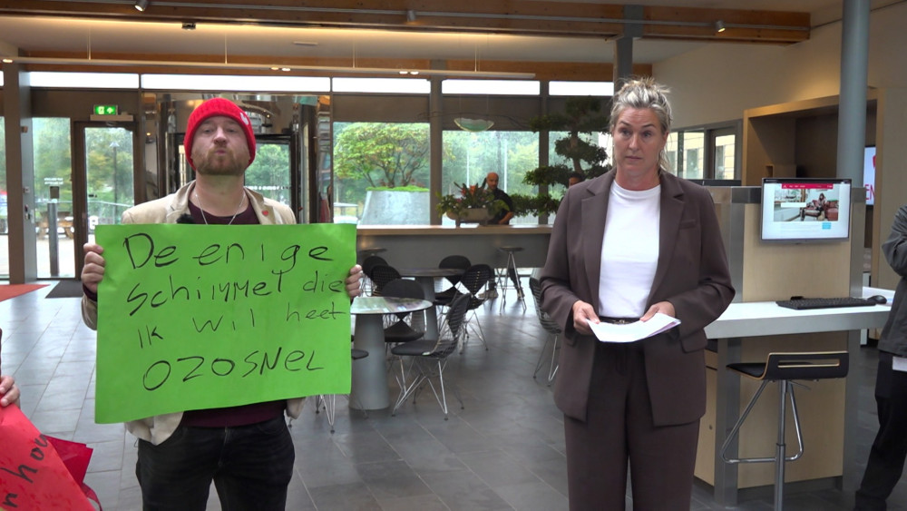 Tenants of moldy homes confront landlord Eigen Haard: "It's been going on since 1999"