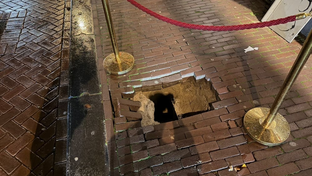 Sinkhole opens in Runstraat: "You could easily break your neck"
