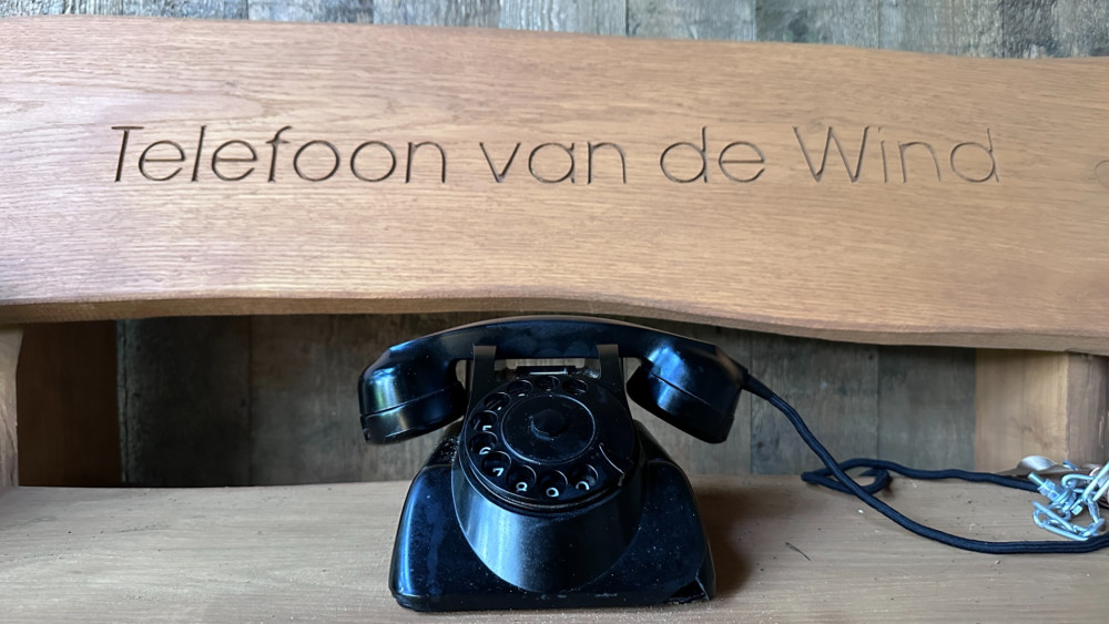 Phone of the Wind at Elswout estate: calling deceased loved ones