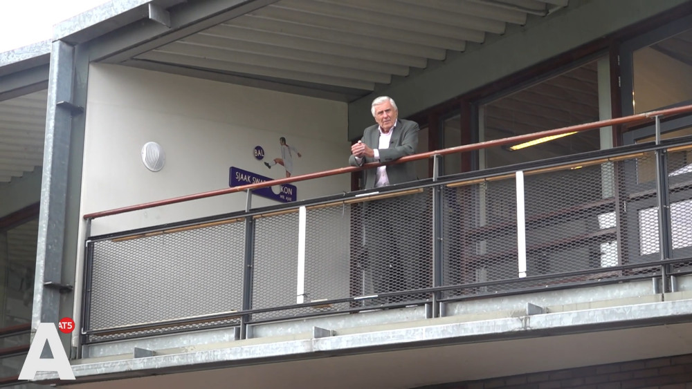 'Mister Ajax' Sjaak Swart honored with own balcony at De Toekomst: "A class of his own"