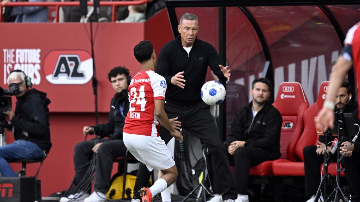 Koploper AZ boekt krappe zege in regioderby tegen Telstar: 