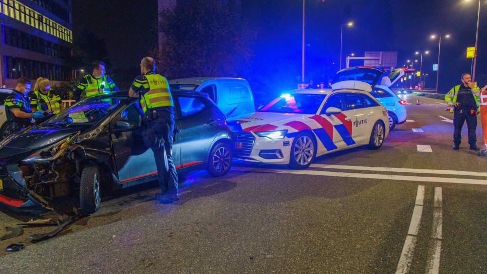 Kilometer-long police chase ends at Prins Bernhardplein: driver arrested
