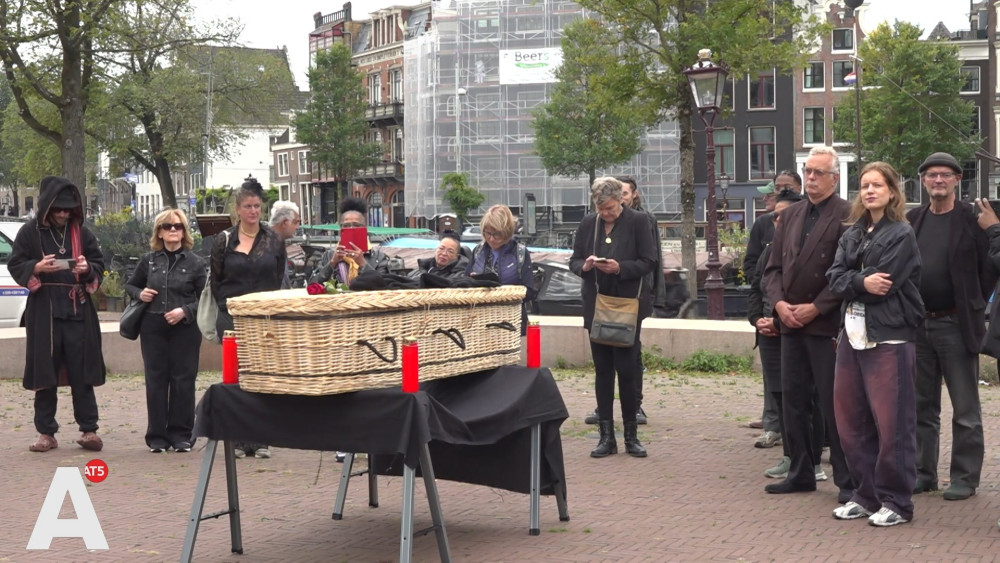 North residents organize funeral procession to Stopera: We are the drain of Amsterdam
