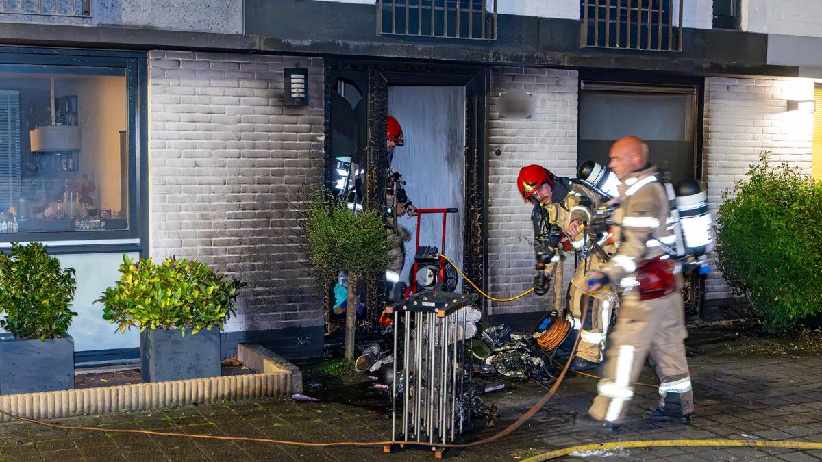 Schade aan woning in Nieuw-West na explosie