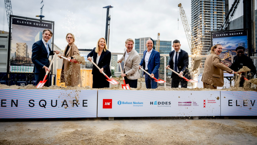 Minister pleased with massive residential towers near Arena: "Excellent accessible location"