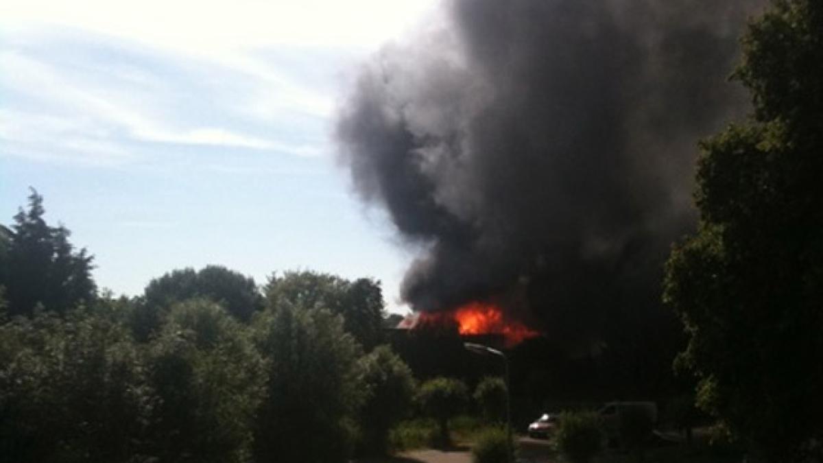 Grote brand in voormalig zwembad De Wilgenhoek Zuidoostbeemster