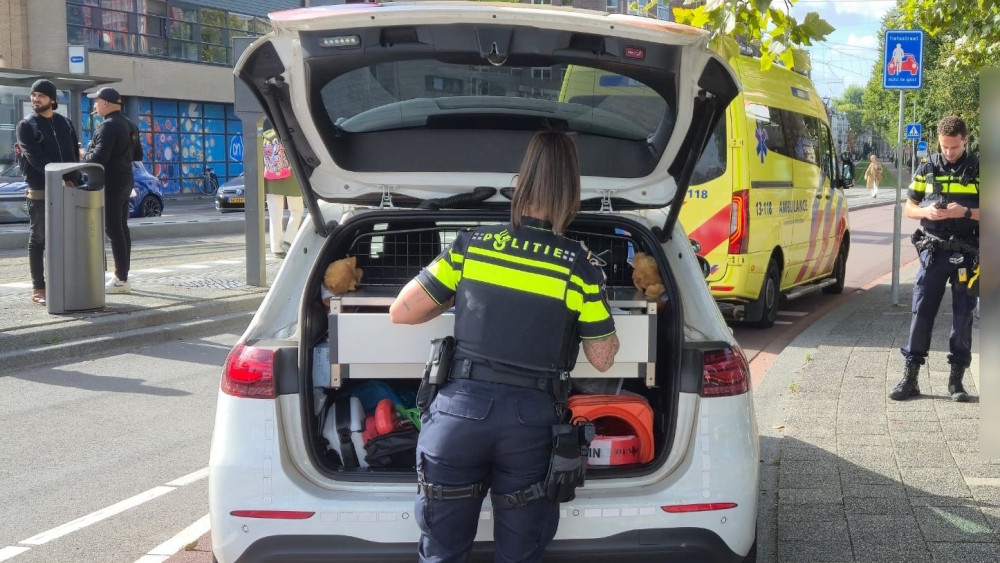 Bicycle handlebars get tangled in bag: cyclist seriously injured
