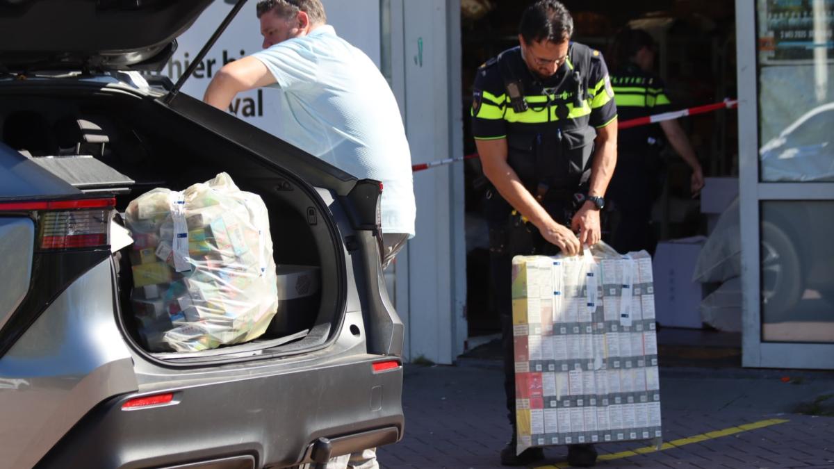 Politie en Douane nemen zakken vapes in beslag op bedrijventerrein in Hoofddorp