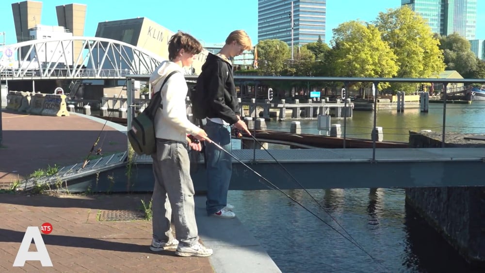 Many young people fishing: "In the predator fishing world, we are known as Zanderdam"
