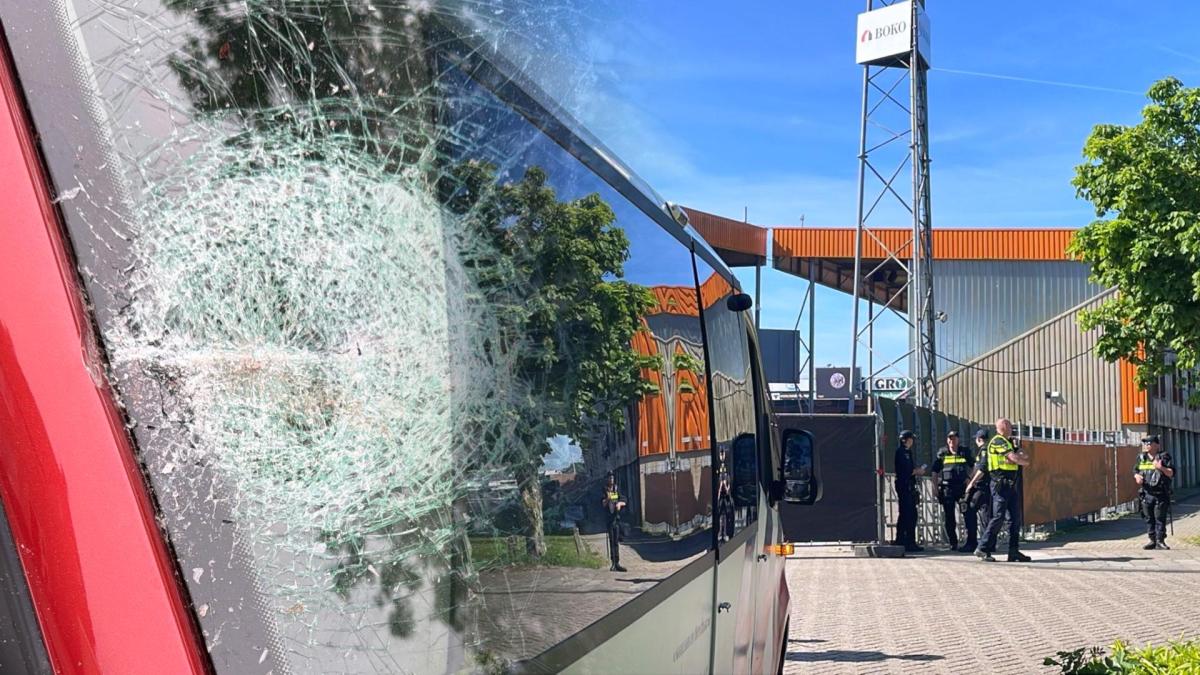 Volendam-fans vernielden voorruit van eigen medesupporter: 