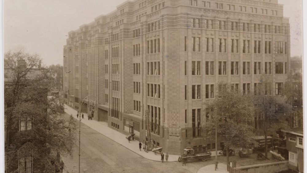 City Archives investigates colonial past of De Bazel: "Spider in the colonial web"