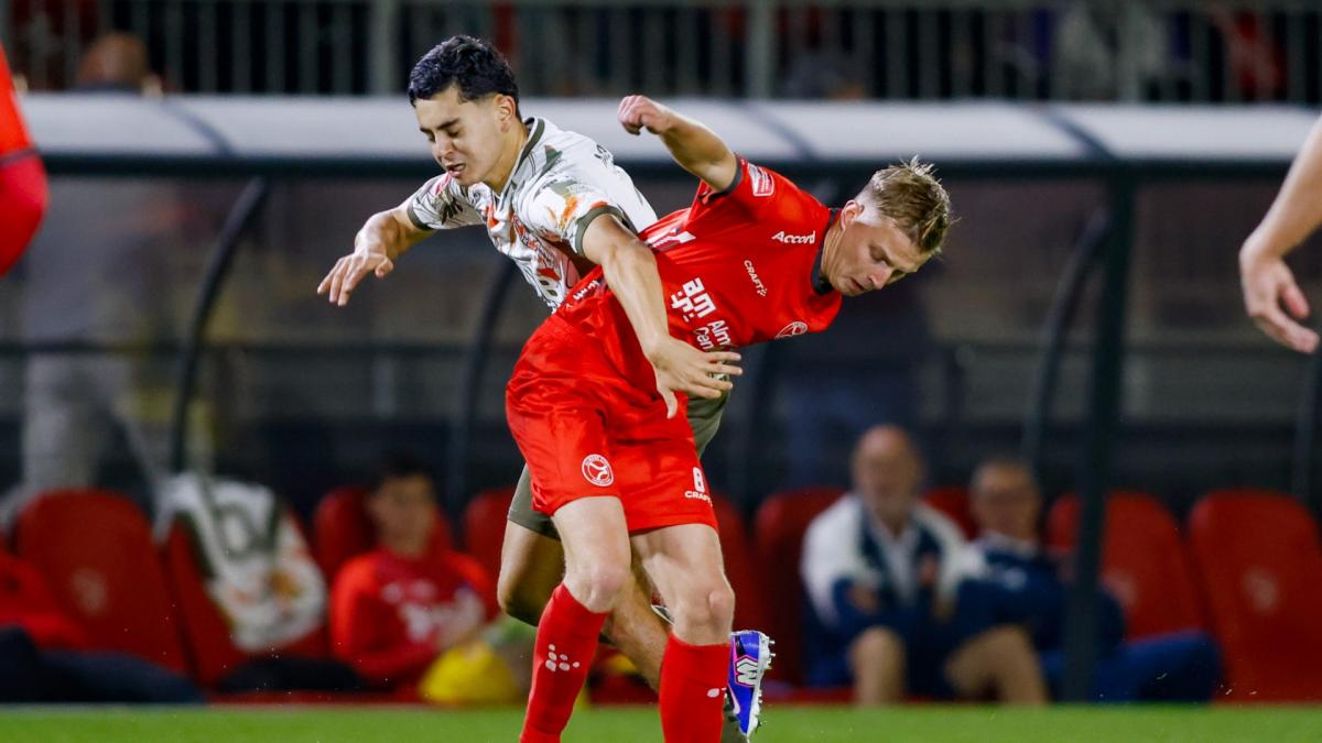 ?? FC Volendam heeft het zwaar tegen Almere City • Thuisploeg op voorsprong
