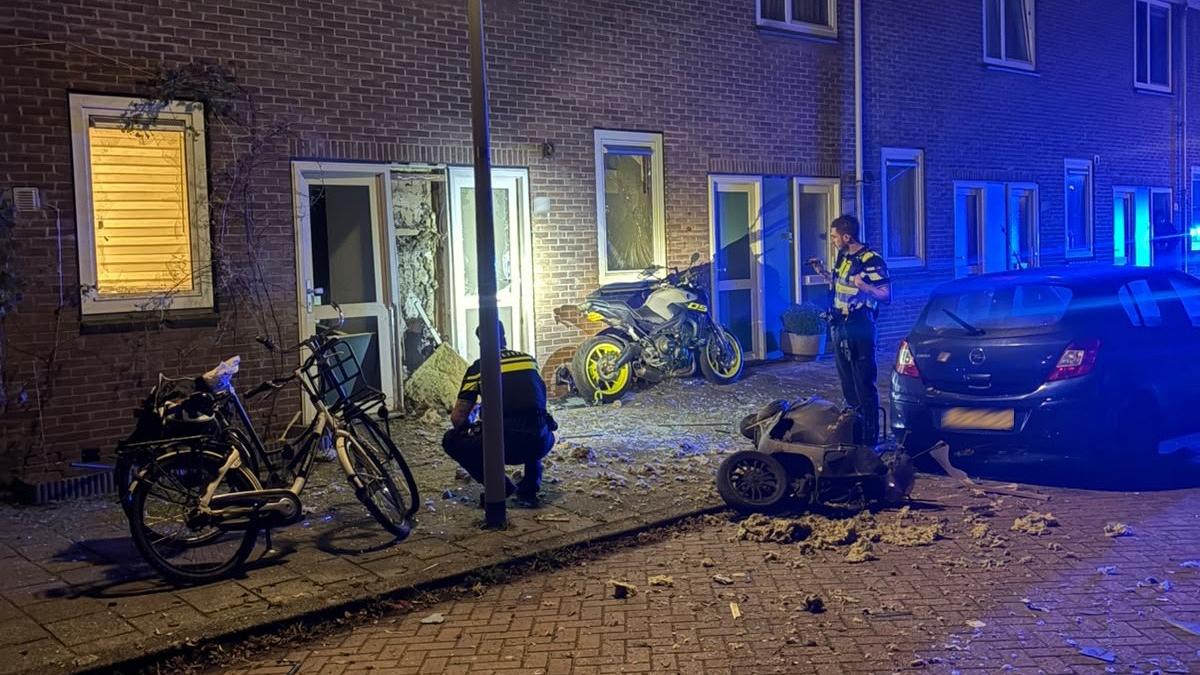 Explosies bij woningen in Amsterdam-Noord en Nieuw-West