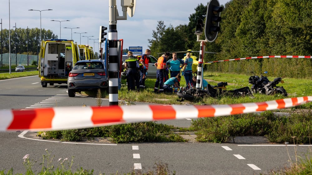 Person injured after accident on N201 in Hoofddorp, driver flees scene