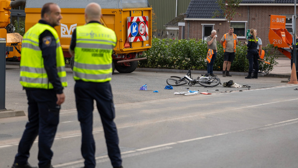 Cyclist injured after collision with agricultural vehicle in Lijnden