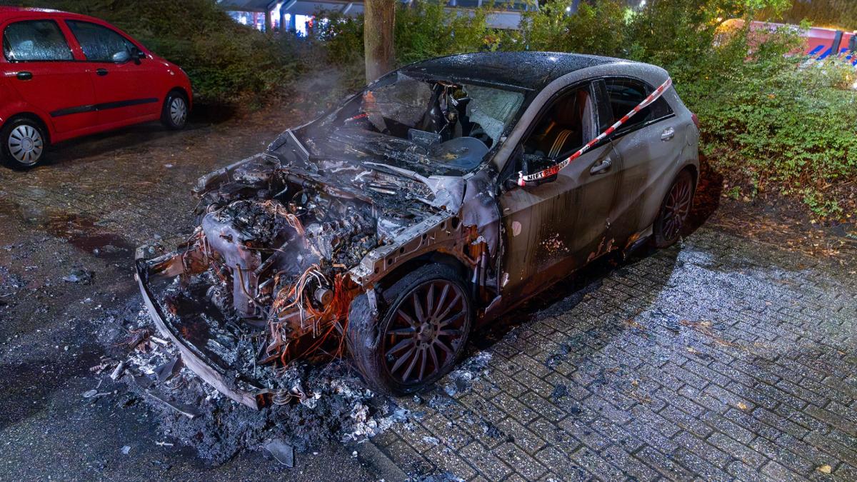 ?? Auto uitgebrand in Hoofddorp • Ramen Stopera beklad en beschadigd na pro-Palestina demonstratie