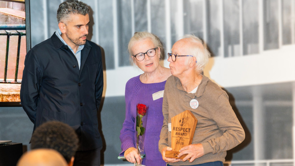 Athletics coach Kees honored for founding Parkinson's running group for fellow patients