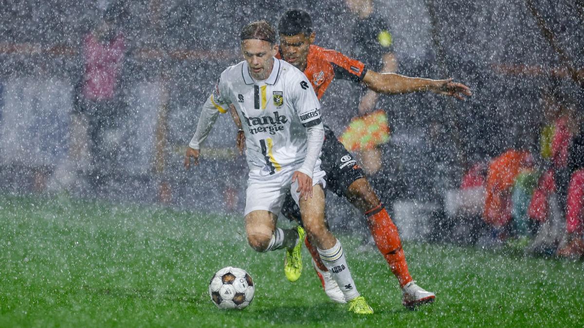 ?? Evenwicht in Volendam • Veld glad na enorme plensbui