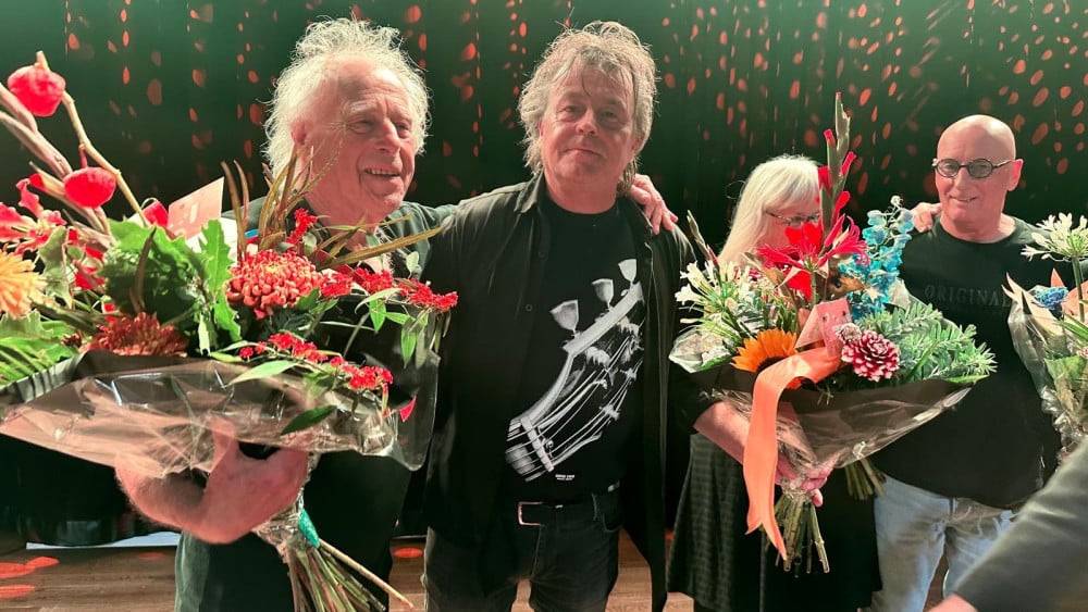 Drijvende kracht achter de Bintangs, Frank Kraaijeveld, geridderd tijdens afscheidsconcert Home