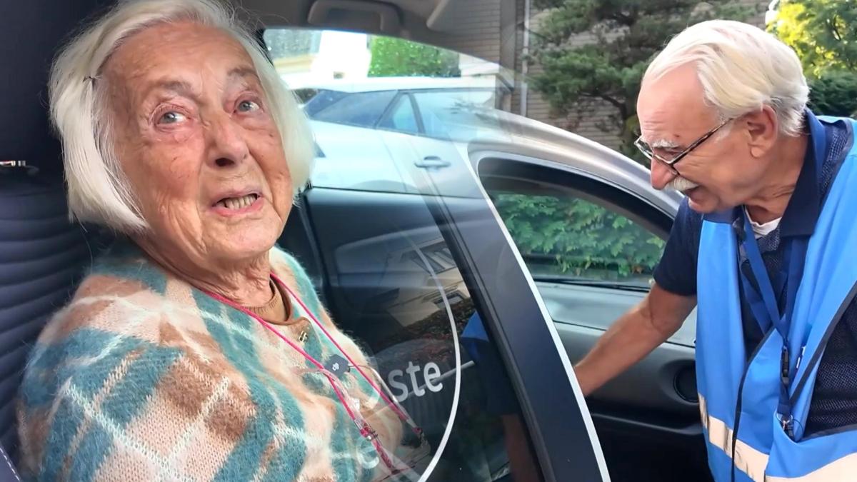 Gratis buurttaxi brengt ouderen niet alleen van A naar B, maar ook dichter bij elkaar